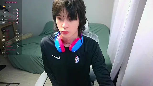 LeonBoykisser online show from 03-03-26, 05:19