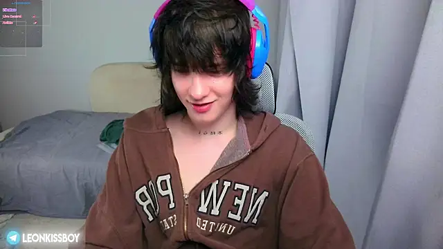 Snapshot of LeonBoykisser chatting on 06-11-26, 06:50 LeonBoykisser online show from 06-11-26, 06:50