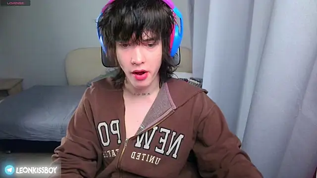 Snapshot of LeonBoykisser chatting on 06-15-26, 12:13 LeonBoykisser online show from 06-15-26, 12:13