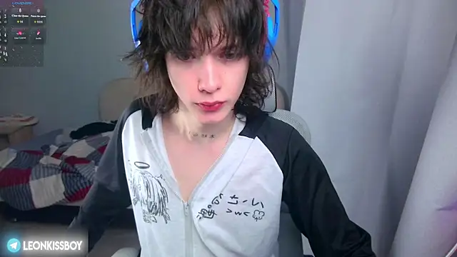 Snapshot of LeonBoykisser chatting on 06-17-26, 07:00 LeonBoykisser online show from 06-17-26, 07:00