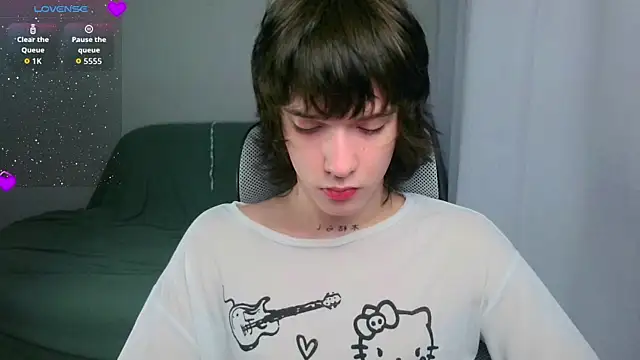 Snapshot of LeonBoykisser chatting on 07-07-26, 03:42 LeonBoykisser online show from 07-07-26, 03:42