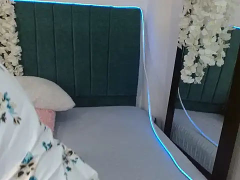 Snapshot of carolinacrus02 chatting on 01-17-26, 04:22 carolinacrus02 online show from 01-17-26, 04:22