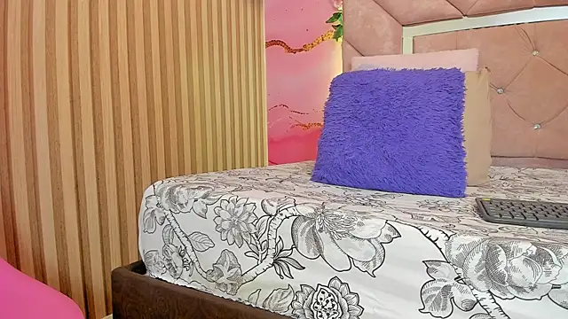 sweet  luna   online show from 04-08-26, 10:59