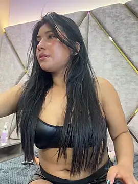 valenlopezz  online show from 07-05-26, 05:09