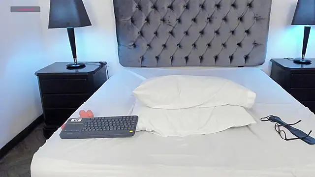 Kiri Black  online show from 04-09-26, 03:50