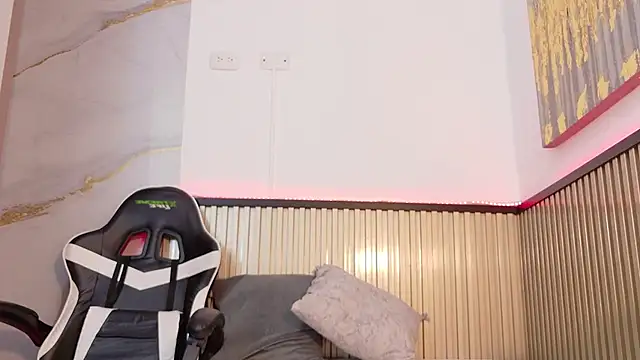 Scarlet Vixen  online show from 02-21-26, 12:17