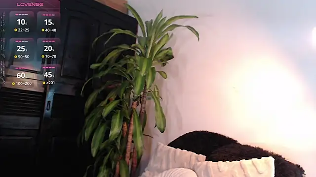 Snapshot of Mia_Volkova_ chatting on 05-09-26, 01:27 Mia Volkova online show from 05-09-26, 01:27