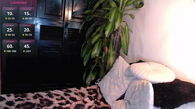 Snapshot of Mia_Volkova_ chatting on 05-26-26, 03:08 Mia Volkova online show from 05-26-26, 03:08