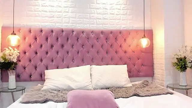 nela moretti online show from 04-21-26, 01:42