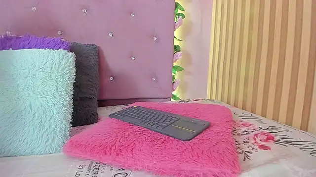 Snapshot of lovely__kiss__ chatting on 04-24-26, 06:10 lovely kiss online show from 04-24-26, 06:10