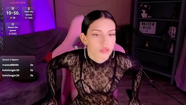 Snapshot of Kelly__Bunny chatting on 06-03-26, 02:33 Kelly Bunny online show from 06-03-26, 02:33