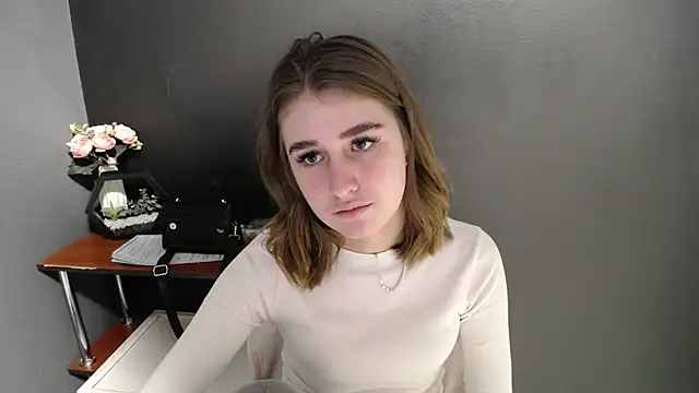 Sunny siren online show from 02-17-26, 02:02