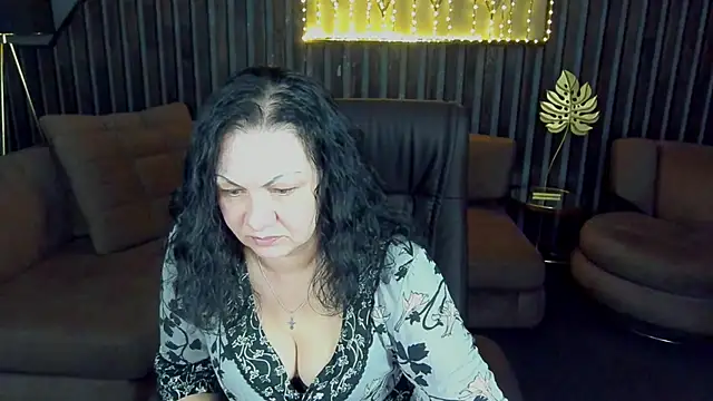 IrissMoon online show from 04-17-26, 05:54