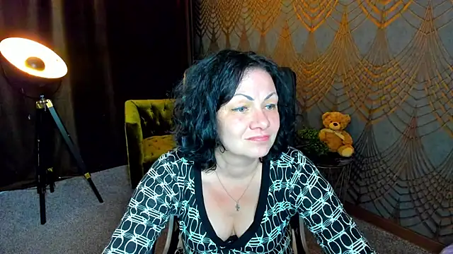 Snapshot of IrissMoon chatting on 06-11-26, 12:32 IrissMoon online show from 06-11-26, 12:32