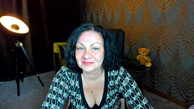 Snapshot of IrissMoon chatting on 06-11-26, 02:53 IrissMoon online show from 06-11-26, 02:53