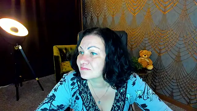Snapshot of IrissMoon chatting on 06-11-26, 05:55 IrissMoon online show from 06-11-26, 05:55