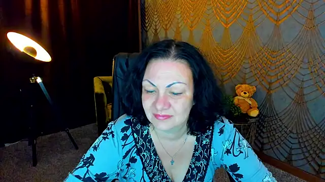 Snapshot of IrissMoon chatting on 06-12-26, 05:45 IrissMoon online show from 06-12-26, 05:45