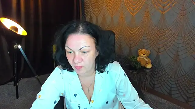 Snapshot of IrissMoon chatting on 06-13-26, 04:49 IrissMoon online show from 06-13-26, 04:49