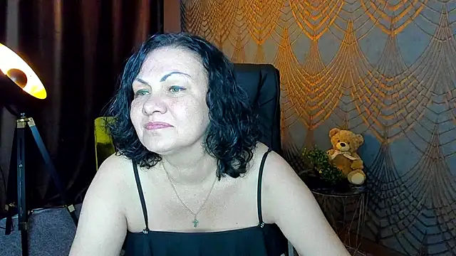 Snapshot of IrissMoon chatting on 06-29-26, 05:24 IrissMoon online show from 06-29-26, 05:24