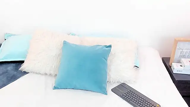 Snapshot of annarosse_ chatting on 06-26-26, 06:23 annarosse online show from 06-26-26, 06:23