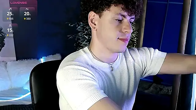 Snapshot of TylerGibson chatting on 06-18-26, 02:54 TylerGibson online show from 06-18-26, 02:54