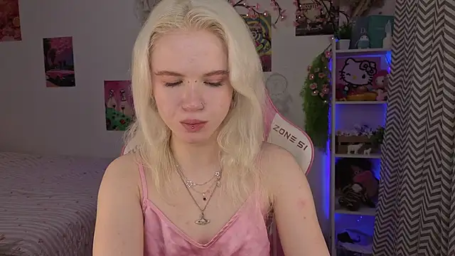 Mia WaterFall online show from 05-17-26, 03:15
