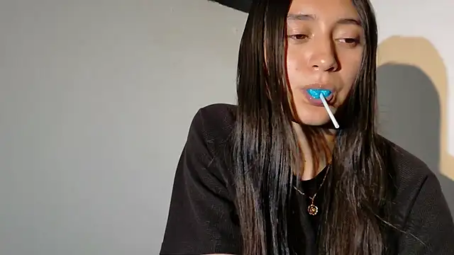 isabella nowa online show from 06-14-26, 11:40