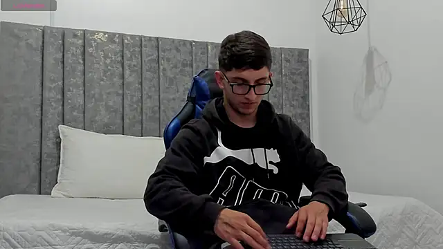 Calvin Hunter online show from 03-28-26, 01:05