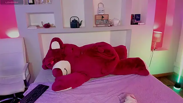 naomi campell online show from 03-31-26, 11:43