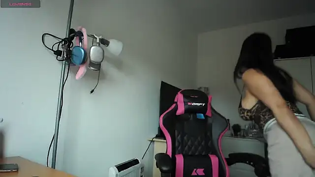 Yulian Milf online show from 03-19-26, 02:32