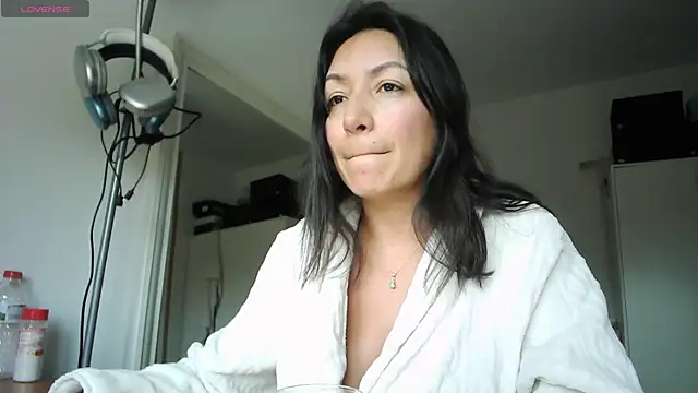 Snapshot of Yulian_Milf chatting on 06-11-26, 12:36 Yulian Milf online show from 06-11-26, 12:36