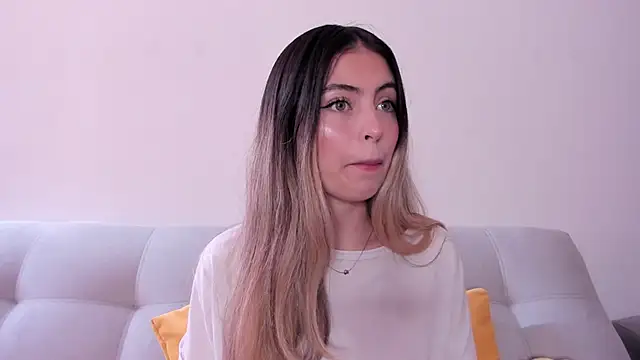 Snapshot of Fernanda_aaaa chatting on 06-22-26, 03:53 Fernanda aaaa online show from 06-22-26, 03:53