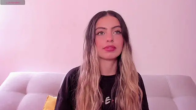 Snapshot of Fernanda_aaaa chatting on 07-17-26, 03:50 Fernanda aaaa online show from 07-17-26, 03:50