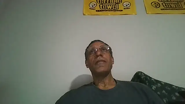 swimmer2496 online show from 05-04-26, 04:52