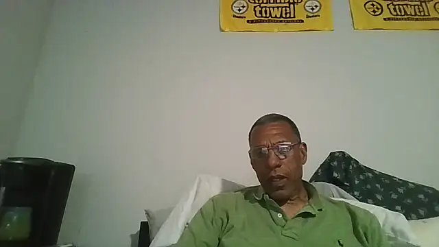swimmer2496 online show from 05-26-26, 12:06