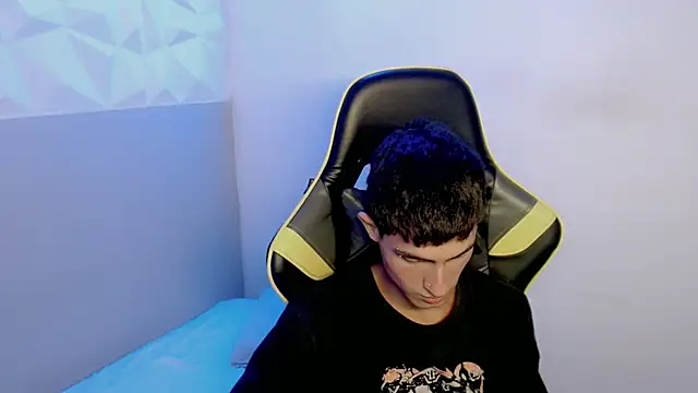 Snapshot of Akyra_latinn chatting on 02-17-26, 02:13 Akyra latinn online show from 02-17-26, 02:13