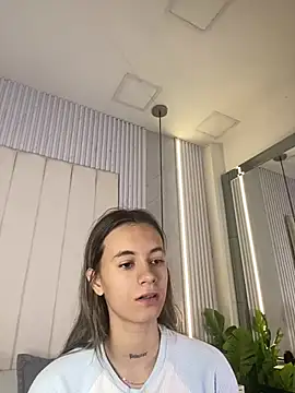 JuliaColemann online show from 05-20-26, 12:00