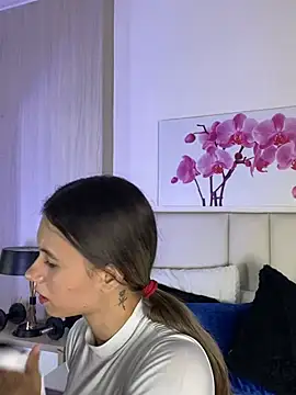 JuliaColemann online show from 07-14-26, 12:00