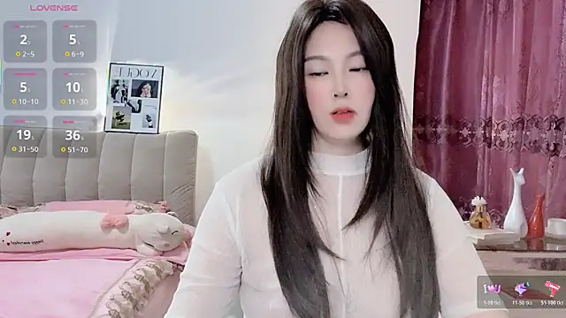 Snapshot of 10ve1y chatting on 02-15-26, 11:30 10ve1y online show from 02-15-26, 11:30