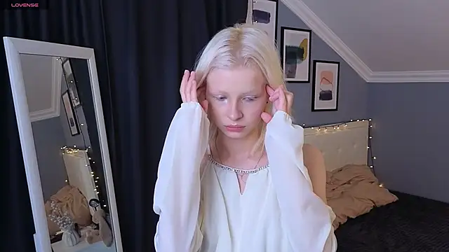 Naomi Demio online show from 03-25-26, 12:33