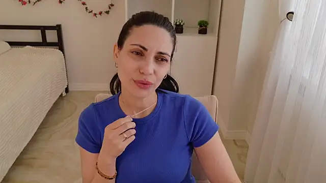 LovelyBeatrice online show from 04-17-26, 11:02