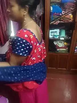 Snapshot of Little-Roshni chatting on 04-08-26, 01:16 Little-Roshni online show from 04-08-26, 01:16