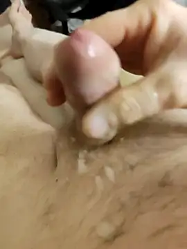 Snapshot of Halunja chatting on 03-10-26, 08:14 Halunja online show from 03-10-26, 08:14