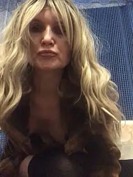 Snapshot of Snejnaya chatting on 02-05-26, 02:22 Snejnaya online show from 02-05-26, 02:22