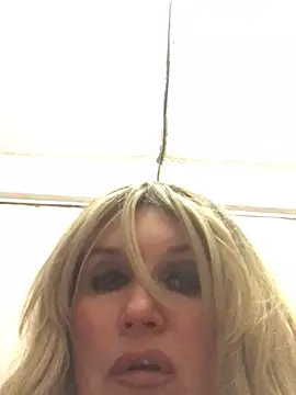 Snapshot of Snejnaya chatting on 02-21-26, 05:25 Snejnaya online show from 02-21-26, 05:25