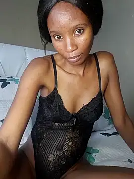 Snapshot of EbonyDivine chatting on 04-15-26, 01:29 EbonyDivine online show from 04-15-26, 01:29