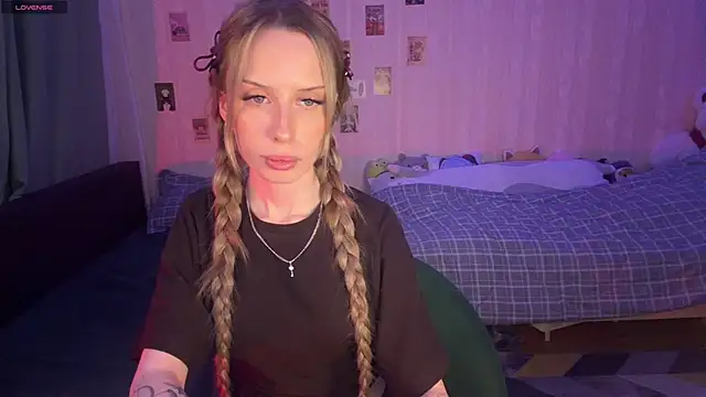 DellaCampbell online show from 04-27-26, 03:54