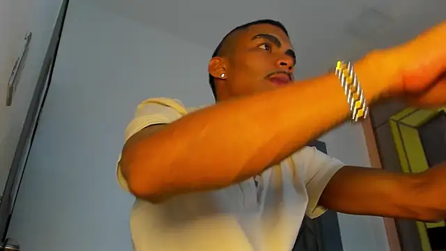 Snapshot of Rpoolrboy chatting on 03-22-26, 04:16 Rpoolrboy online show from 03-22-26, 04:16