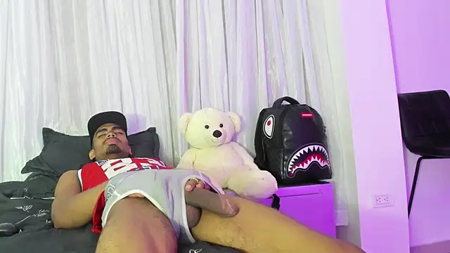 Snapshot of Rpoolrboy chatting on 04-09-26, 05:40 Rpoolrboy online show from 04-09-26, 05:40