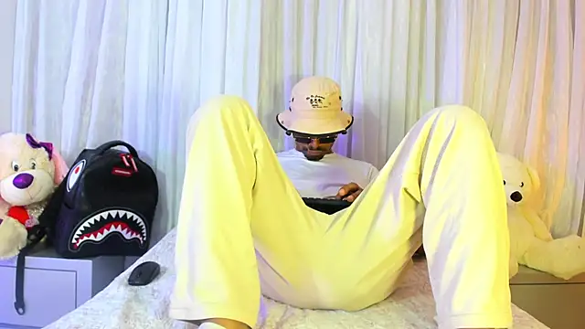 Snapshot of Rpoolrboy chatting on 04-10-26, 04:17 Rpoolrboy online show from 04-10-26, 04:17